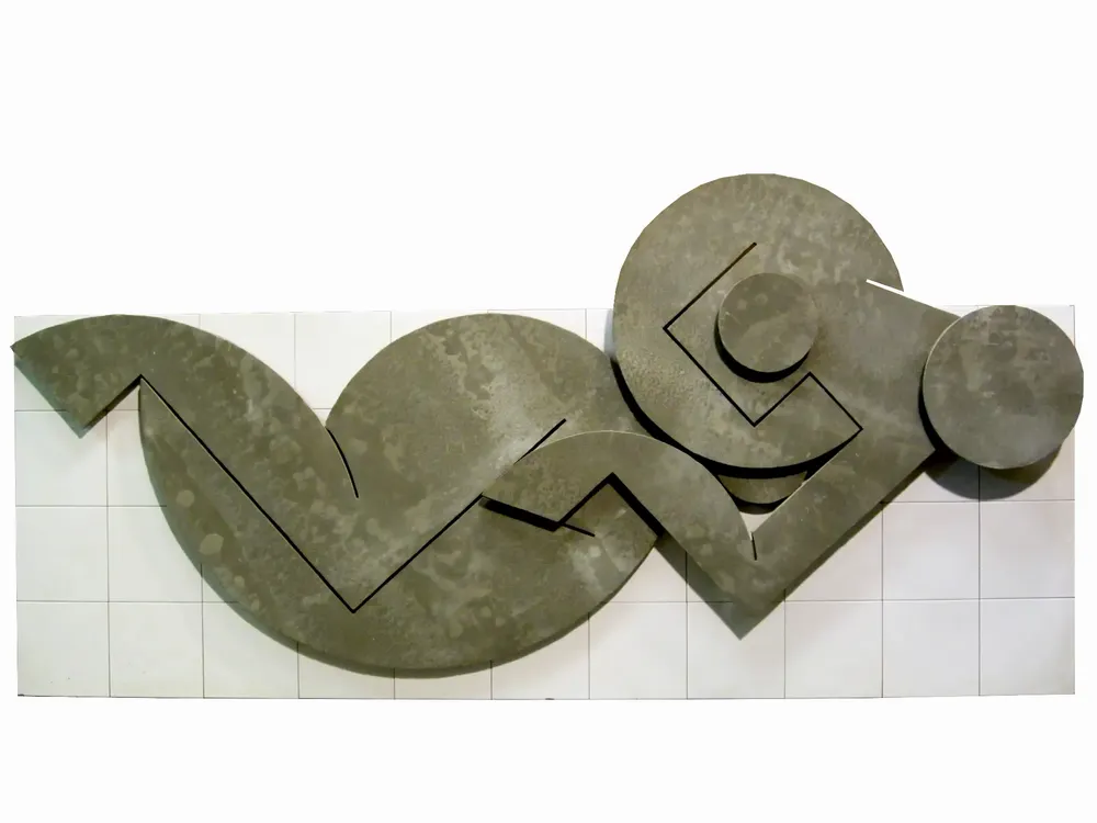 Artwork titled "Irene sobre blanco" made with cement, earthenware in the year 2000 by Juan Diego Miguel
