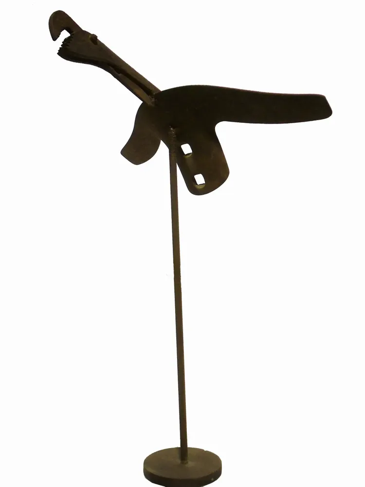 Artwork titled "Migratoria" made with iron in the year 2003 by Juan Diego Miguel