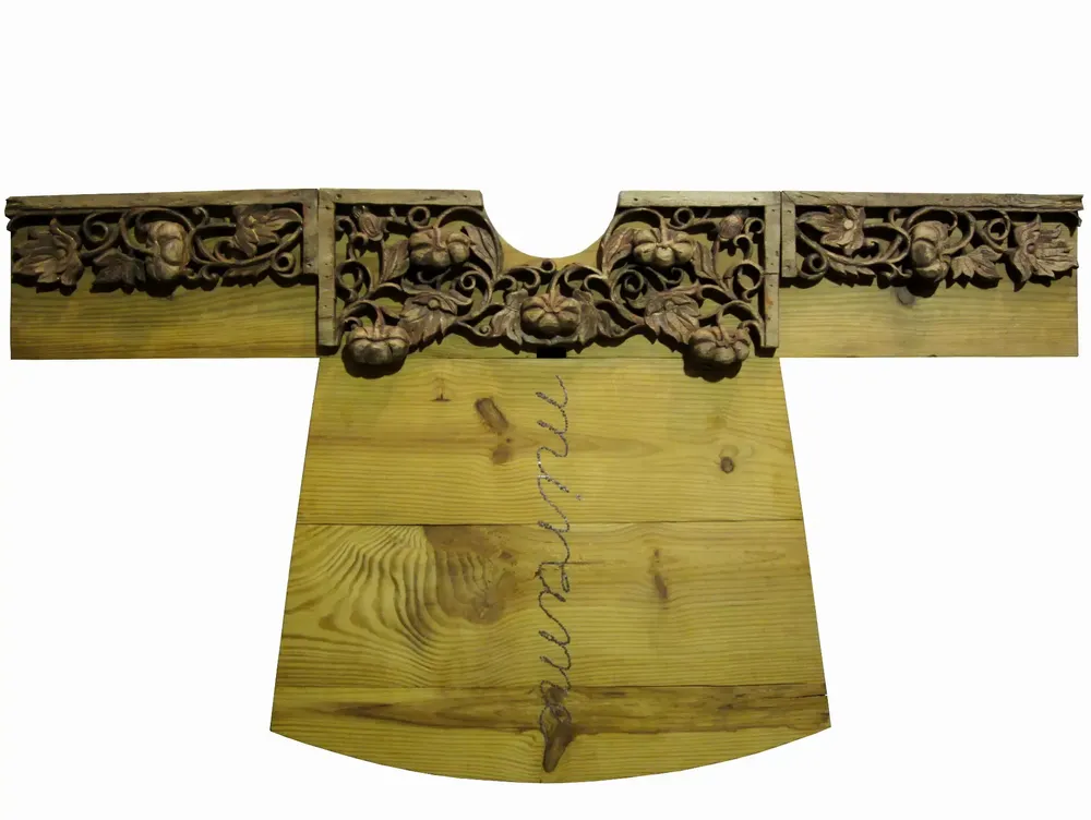 Artwork titled "Mirame" made with wood, iron in the year 2013 by Juan Diego Miguel