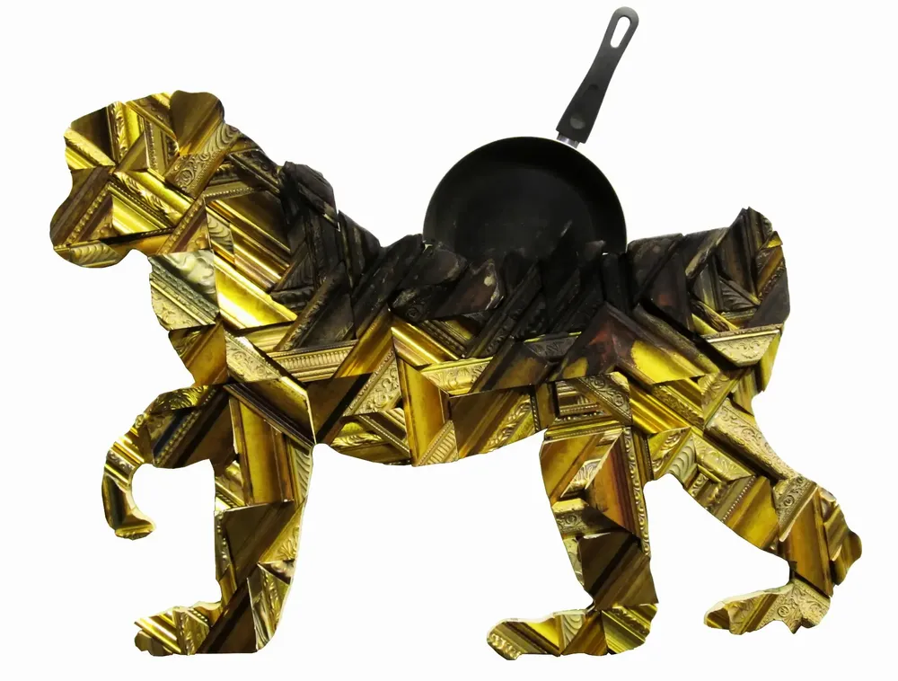 Artwork titled "Mono frito" made with frying pan, frames in the year 2017 by Juan Diego Miguel
