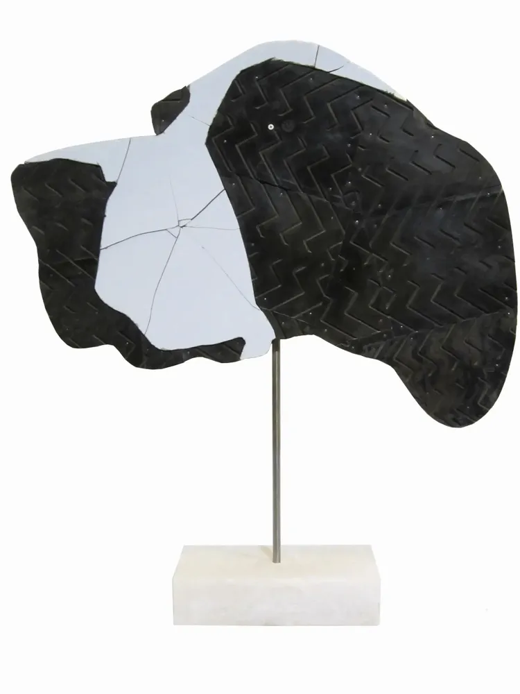 Artwork titled "Cabeza de can" made with stainless steel, rubber, ceramic, alabaster in the year 2018 by Juan Diego Miguel