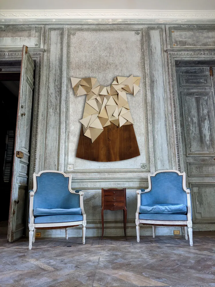 Artwork titled "Vestido arrugado" made with plywood in the year 2021 by Juan Diego Miguel