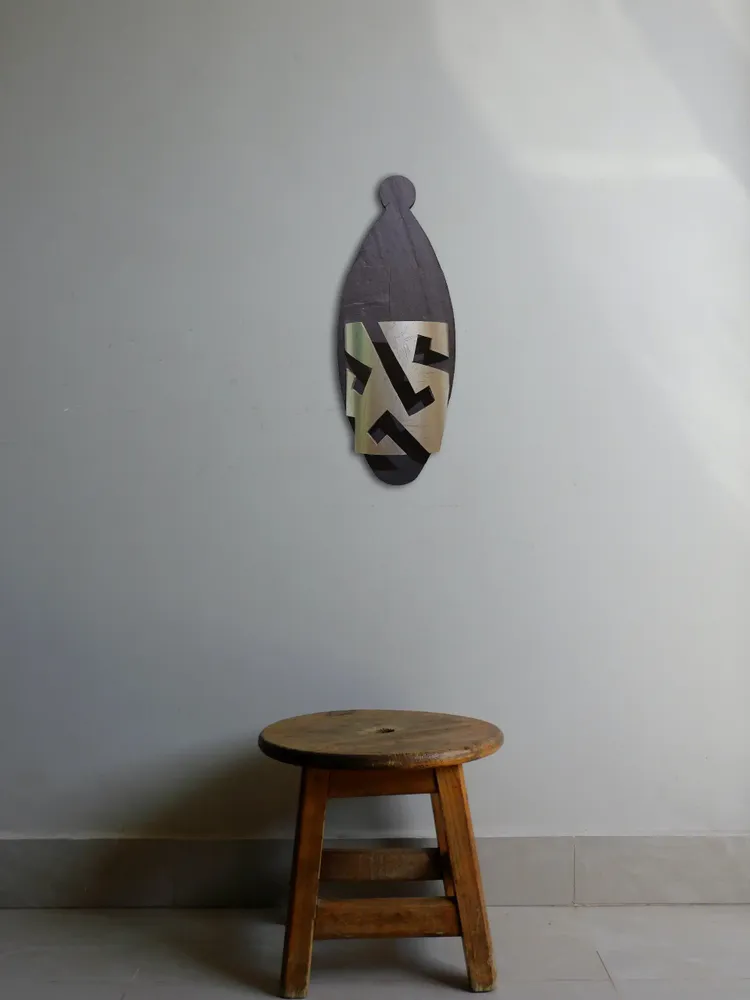 Artwork titled "Careta-moño" made with synthetic enamelled paint, plastic, slate stone in the year 2022 by Juan Diego Miguel