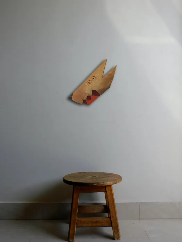 Artwork titled "Cabeza de perro" made with ceramic, rubber, laminate in the year 2022 by Juan Diego Miguel