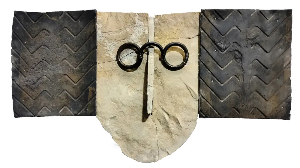 Artwork titled "Gafas" made with limestone, iron, rubber in the year 2023 by Juan Diego Miguel