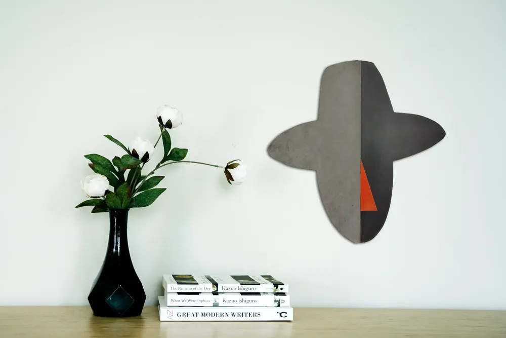 Artwork titled "Nariz R" made with synthetic enamelled paint, laminate, cardboard in the year 2023 by Juan Diego Miguel