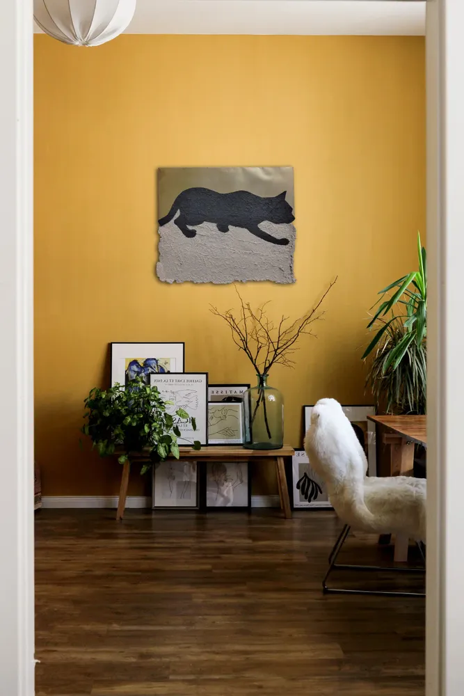 Artwork titled "Gato" made with brass, paper, synthetic enamelled paint in the year 2023 by Juan Diego Miguel