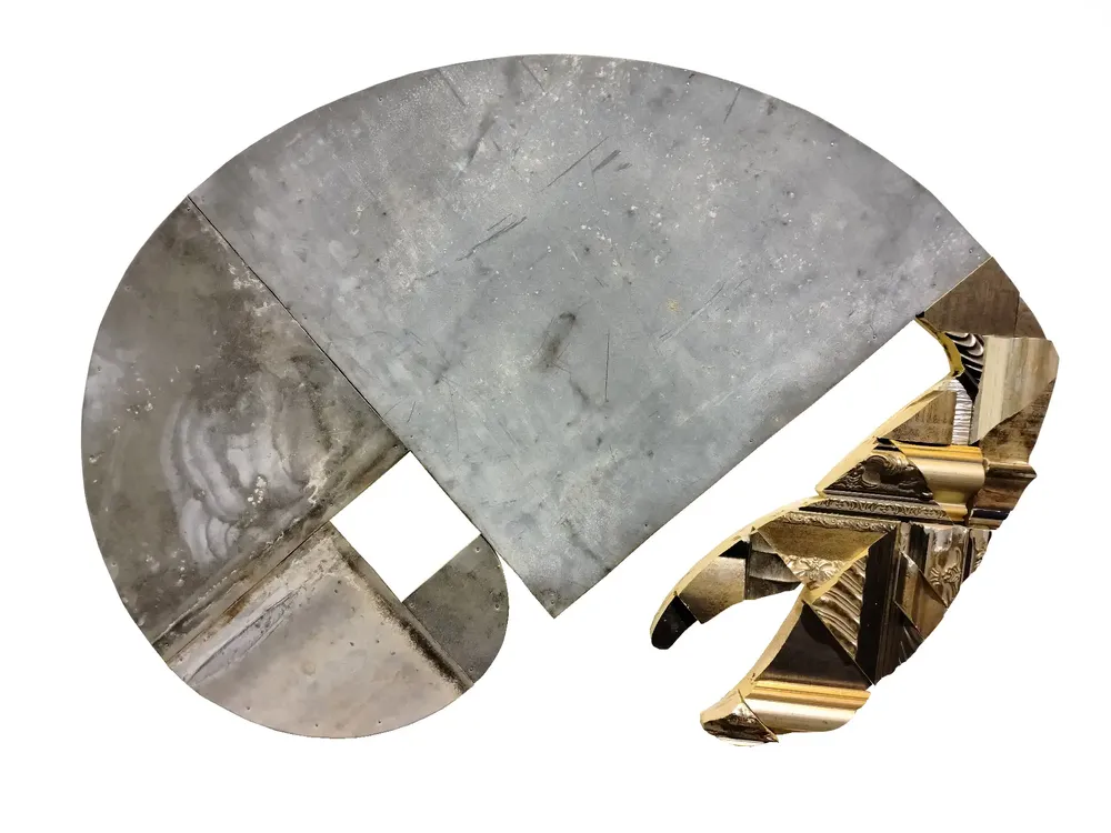 Artwork titled "Ermitaño" made with zinc, iron, frames in the year 2023 by Juan Diego Miguel