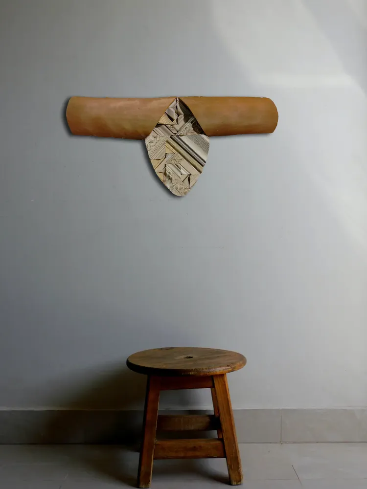 Artwork titled "Cabeza" made with frames, ceramic, brass in the year 2023 by Juan Diego Miguel