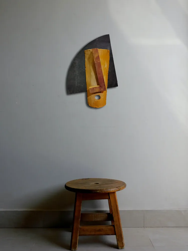 Artwork titled "Cabeza" made with wood, ceramic, slate stone, brass in the year 2023 by Juan Diego Miguel