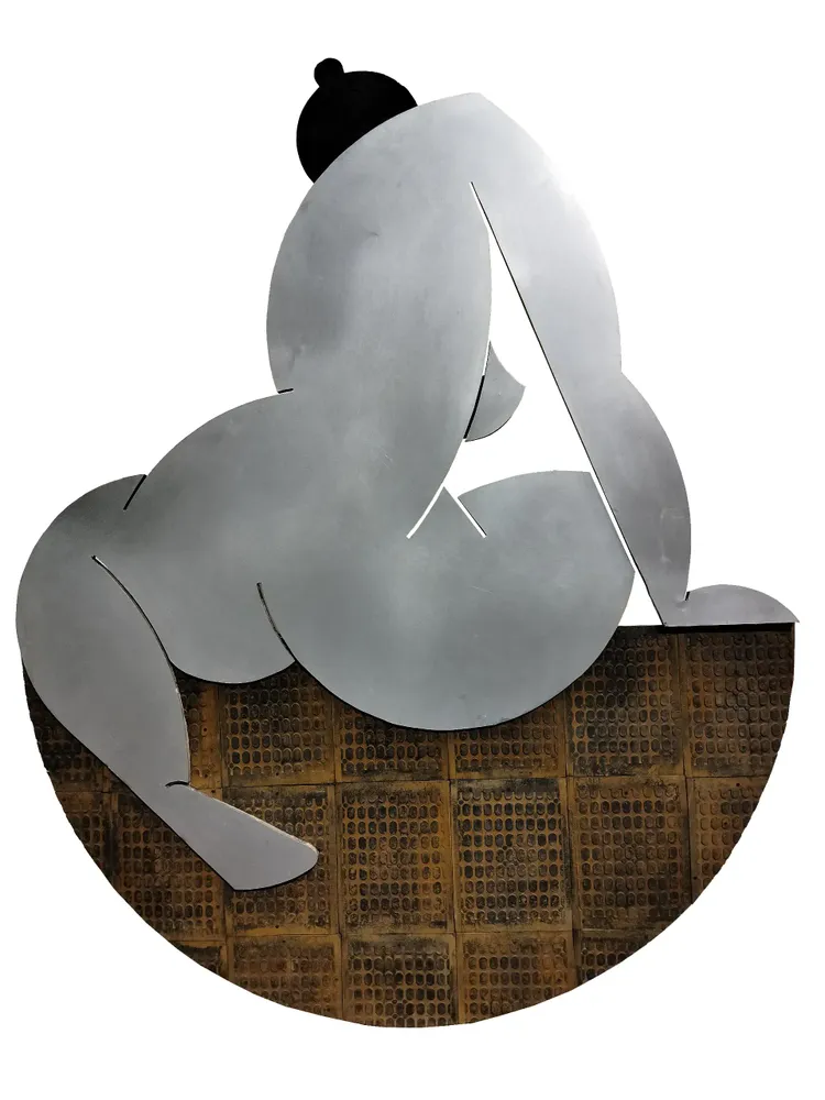 Artwork titled "Chica de 23 años" made with rubber, iron, aluminum in the year 2024 by Juan Diego Miguel