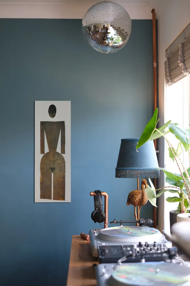 Artwork titled "Mujer" made with copper, brass, Pen in the year 2024 by Juan Diego Miguel
